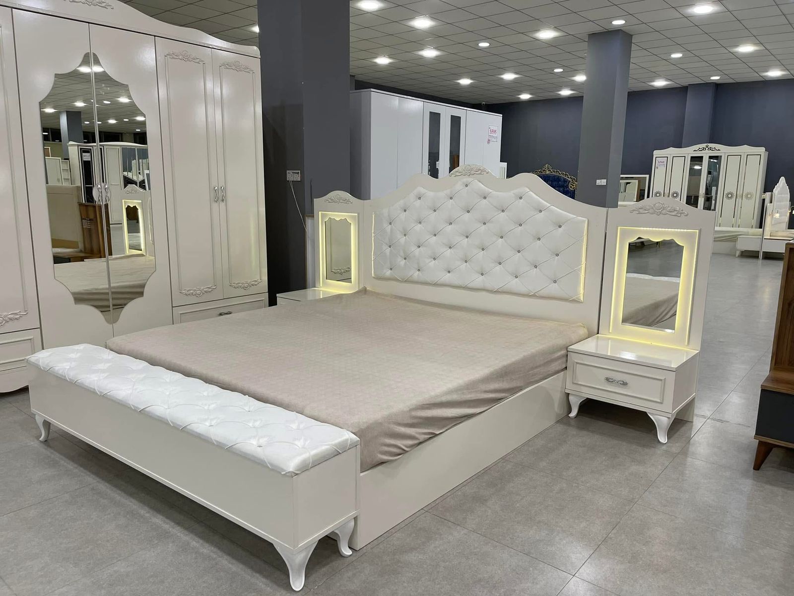 Deluxe Bed & Bench Set